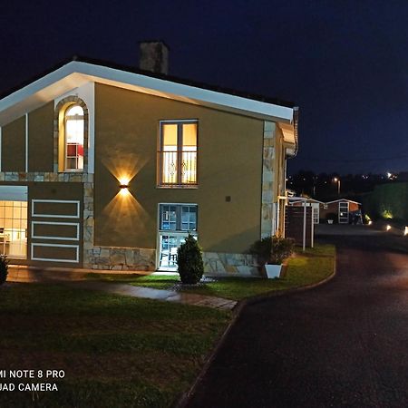 Apartamentos Puerta De Gijon Ngoại thất bức ảnh