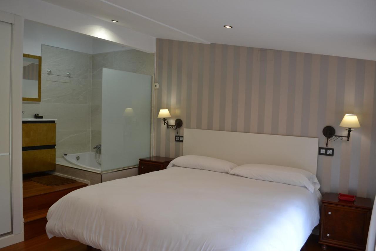 Apartamentos Puerta De Gijon Ngoại thất bức ảnh