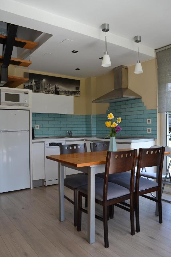 Apartamentos Puerta De Gijon Ngoại thất bức ảnh