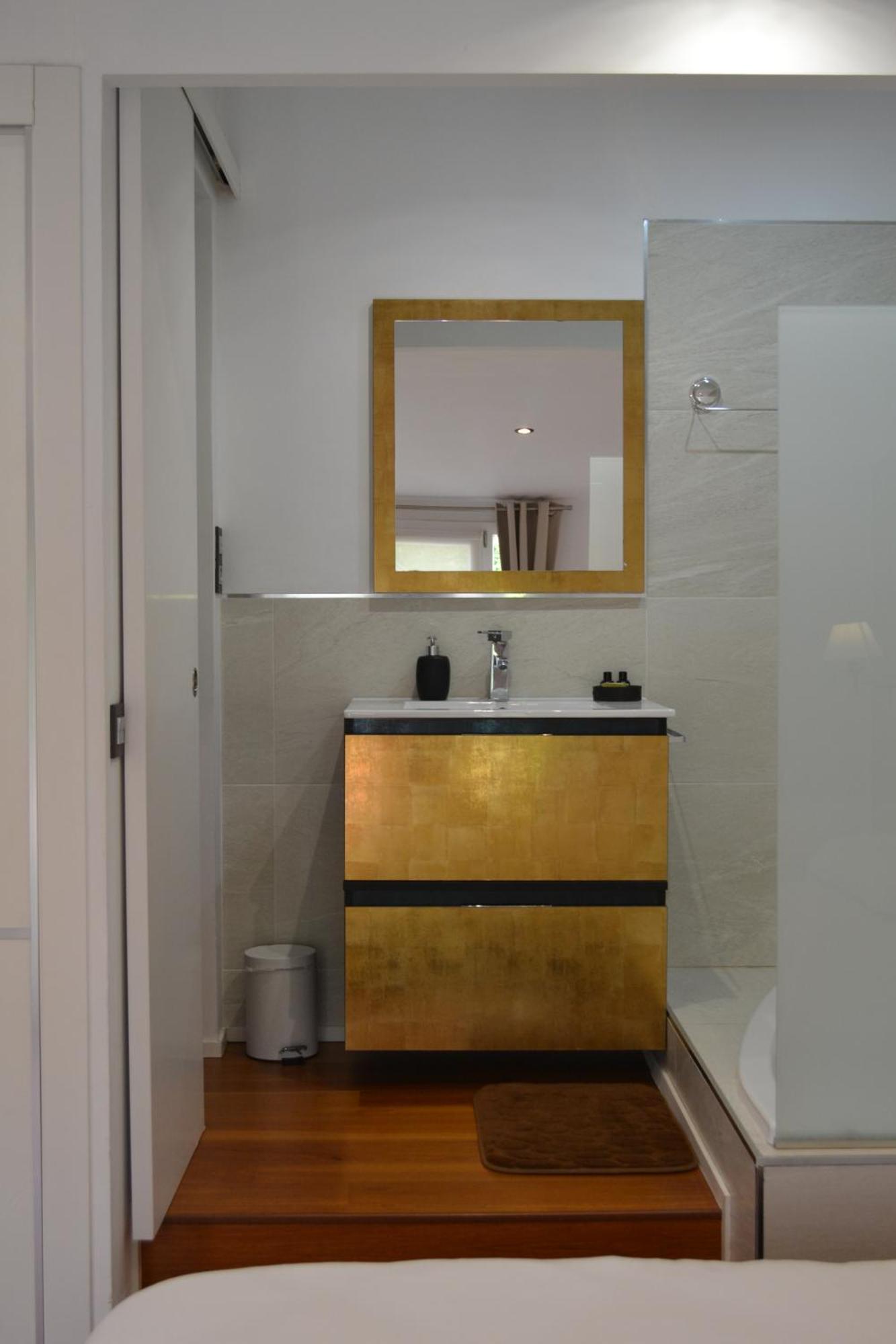 Apartamentos Puerta De Gijon Ngoại thất bức ảnh