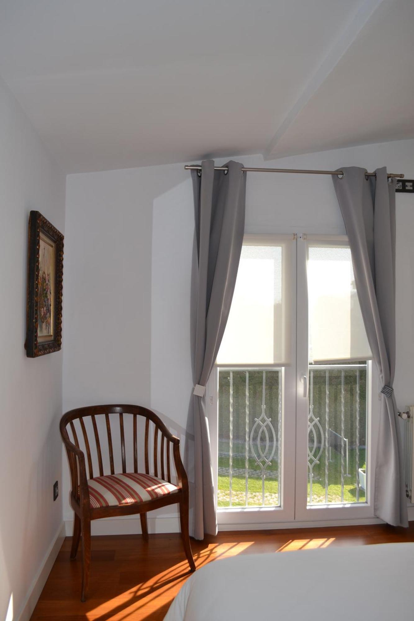 Apartamentos Puerta De Gijon Ngoại thất bức ảnh