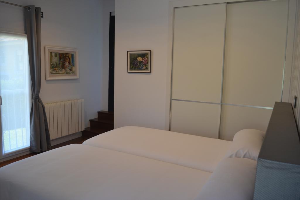 Apartamentos Puerta De Gijon Ngoại thất bức ảnh